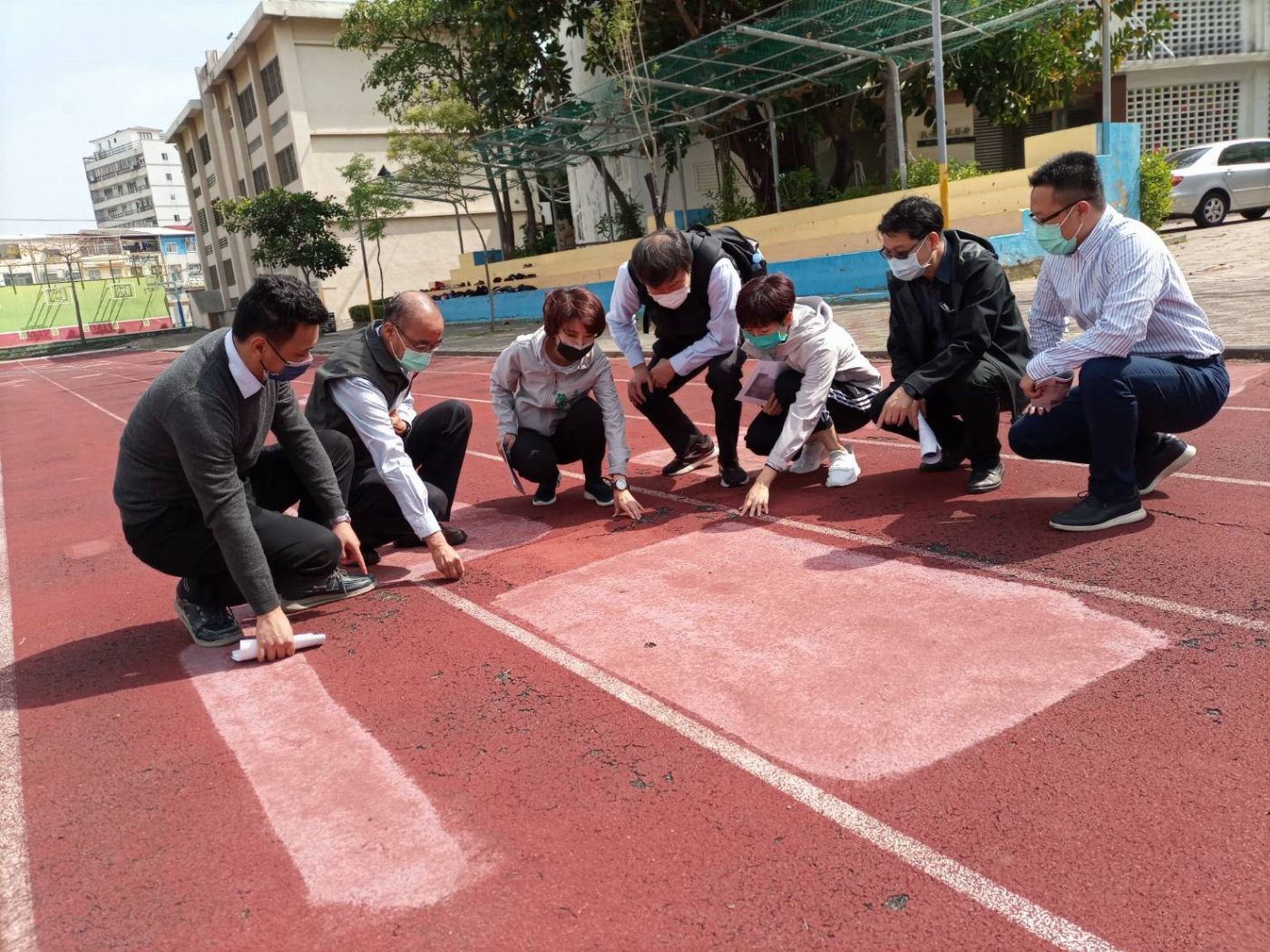 民德國中跑道等運動設施破損龜裂民德國中跑道等運動設施破損龜裂  市議員陳怡珍向立委陳亭妃陳情  體育署允經費補助體育署允經費補助