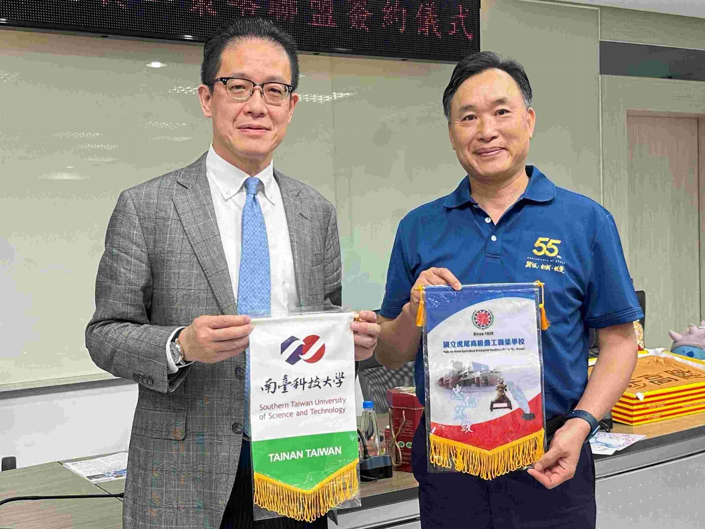 AI合作一起大手攜小手   南臺科大攜手虎尾農工策略聯盟 培育智慧農業與商管產業人才