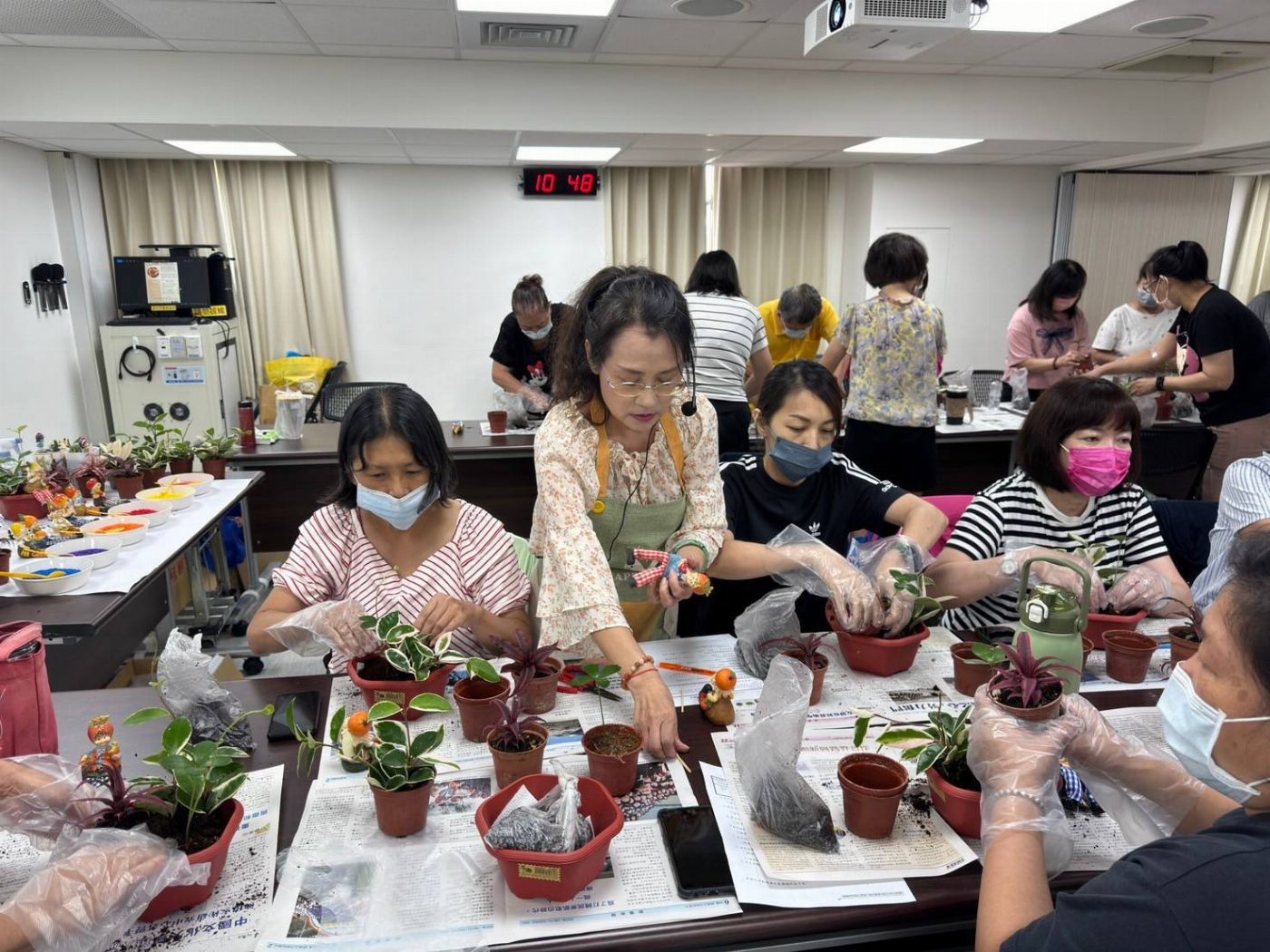崑山科大樂活學程至醫院開設園藝療法課程 助癌友手作植栽療癒身心