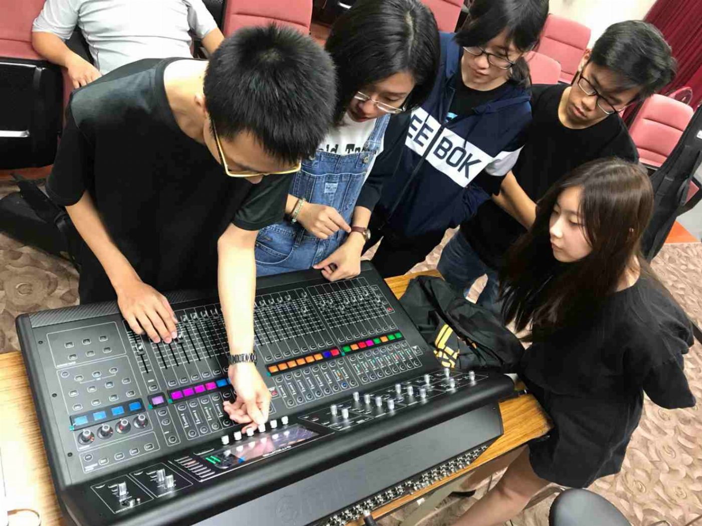 台南應用科技大學流行音樂系設立《AI音樂數位科技學分學程》，學生不需北漂也能走上世界