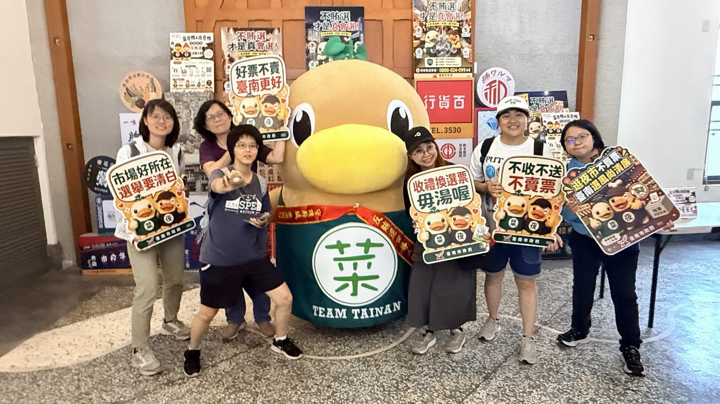 市場買菜不買票！菜奇鴨現身西市場快閃反賄選