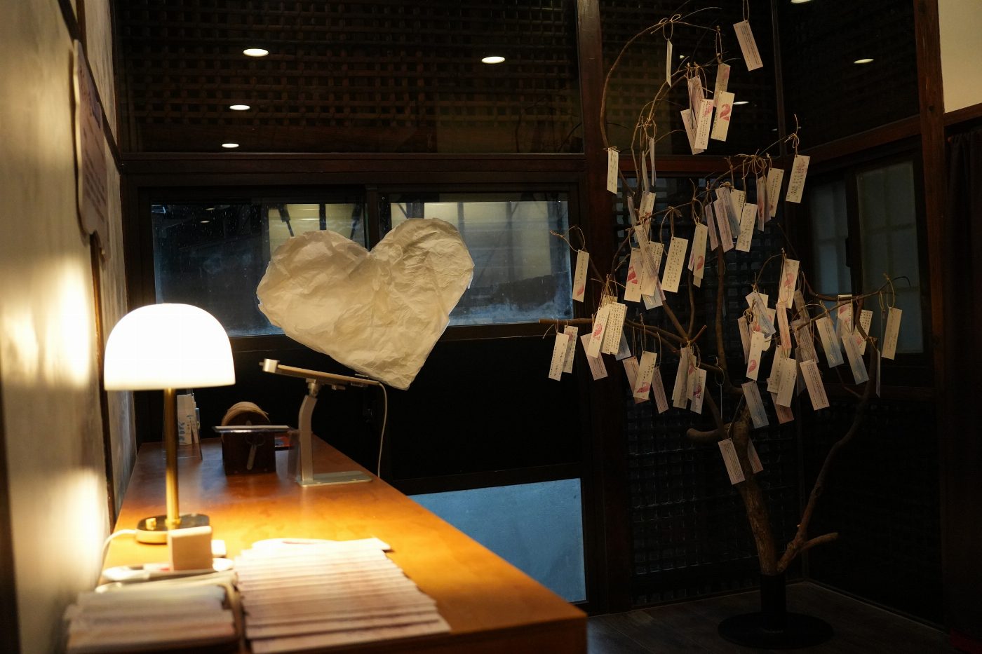 在別人的故事裡，看見愛　臺文館推出愛情書寫特展，走進文字、聲音與光影交織的情感風景