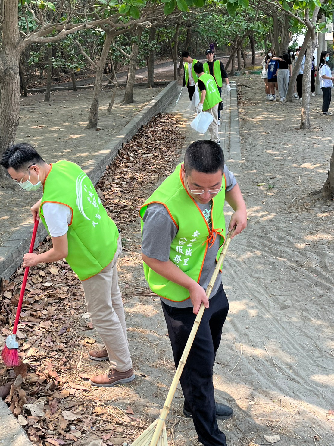 促進敦親睦鄰 市府觀旅局及安平區公所發起民宿公益掃街