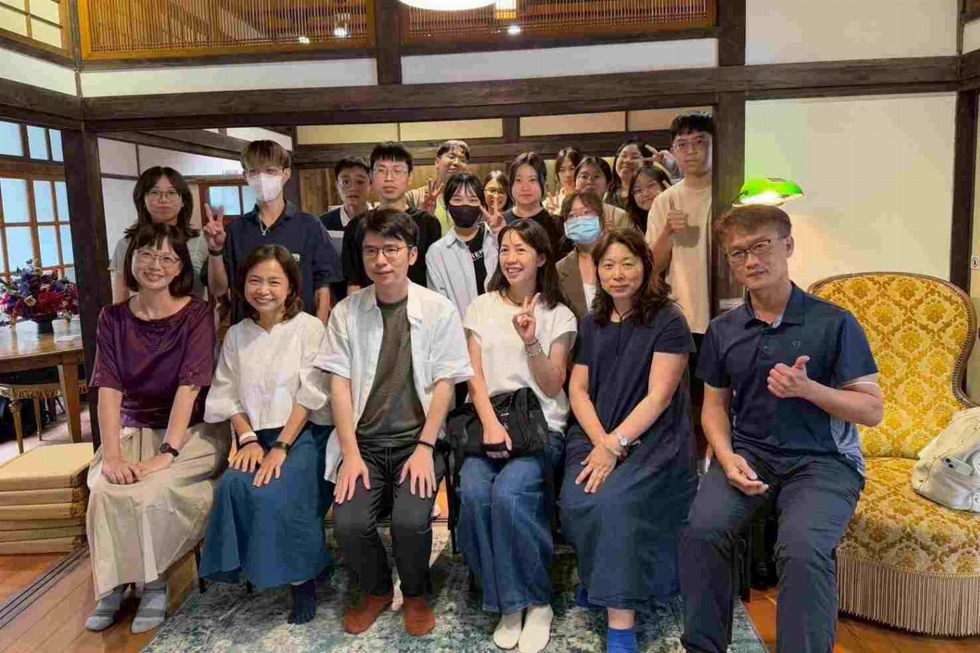 以文字溫柔凝視生命 南大國文系《喃喃行過》新書發表暨文學展登場