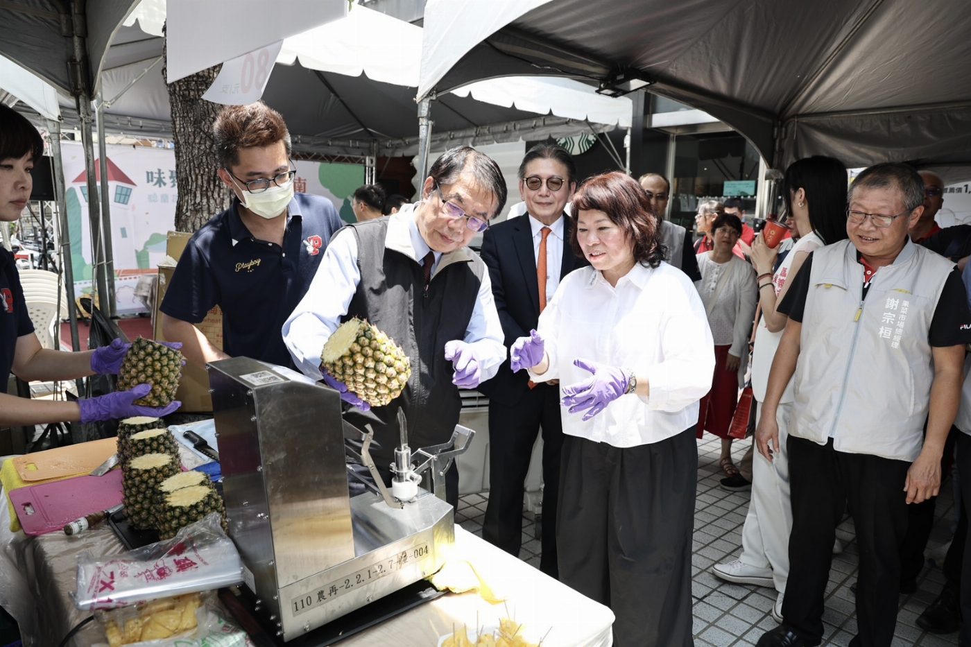 台南在地農特產跨縣市巡迴展售熱鬧登場 嘉義遠百現場品嚐府城美食