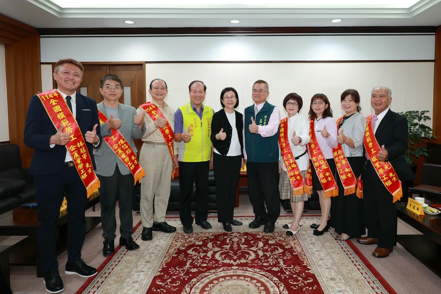 市議會議長邱莉莉表揚臺南7位獲全國模範殊榮勞工