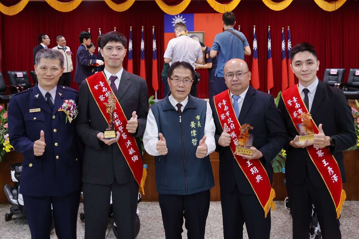 歡慶115年警察節  黃偉哲代表百萬市民感謝警察同仁維護治安的辛勞