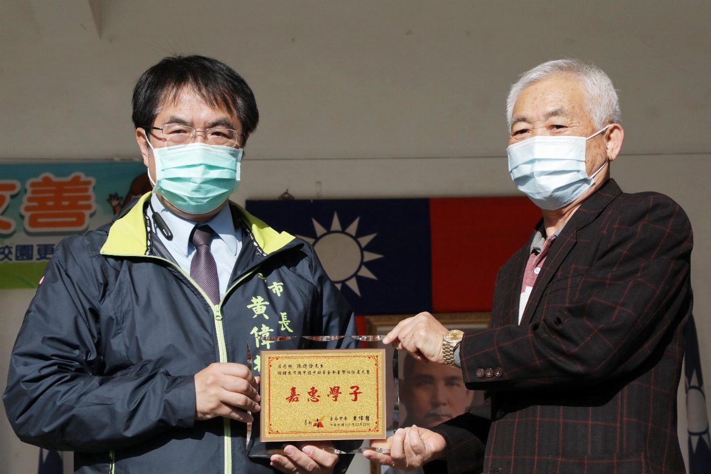 國家級退休足球教頭陳進發捐贈後甲國中50萬助學金　