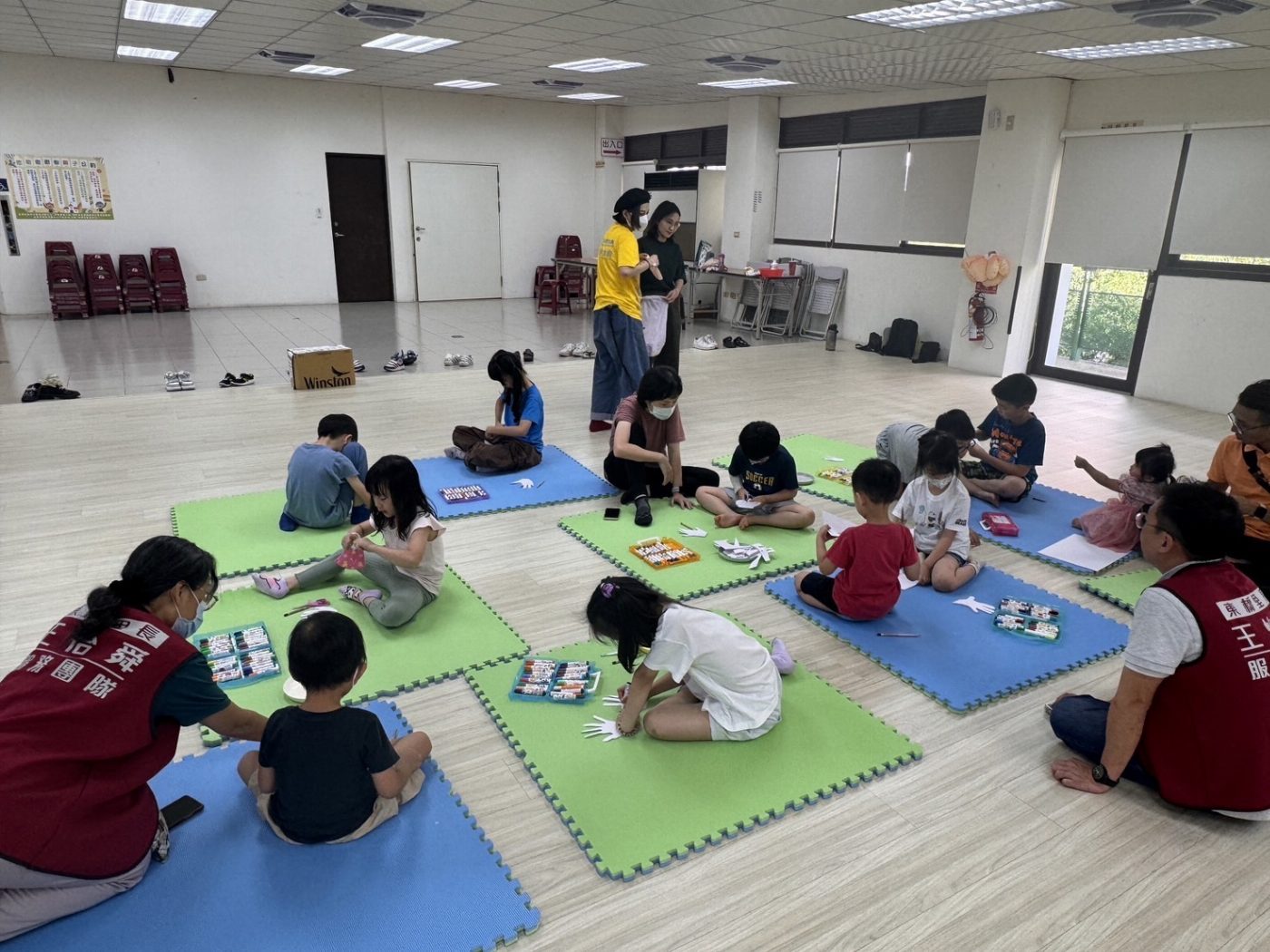 臺南市永康區東橋歐巴里長，整合社區資源，結合創世基金會，舉辦88節健康有愛活動