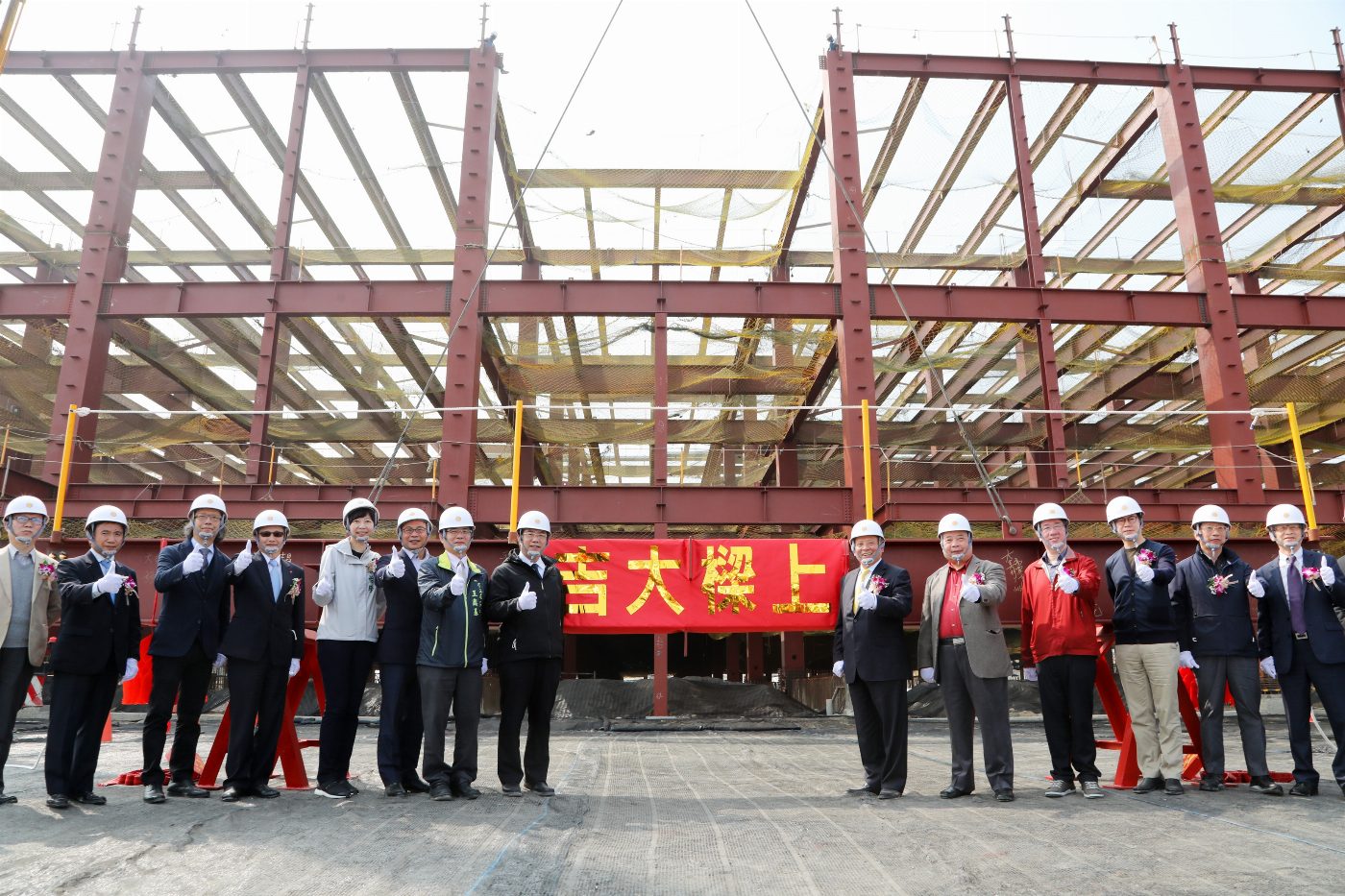 專精於塑膠地磚製造美喆國際台南廠上樑  