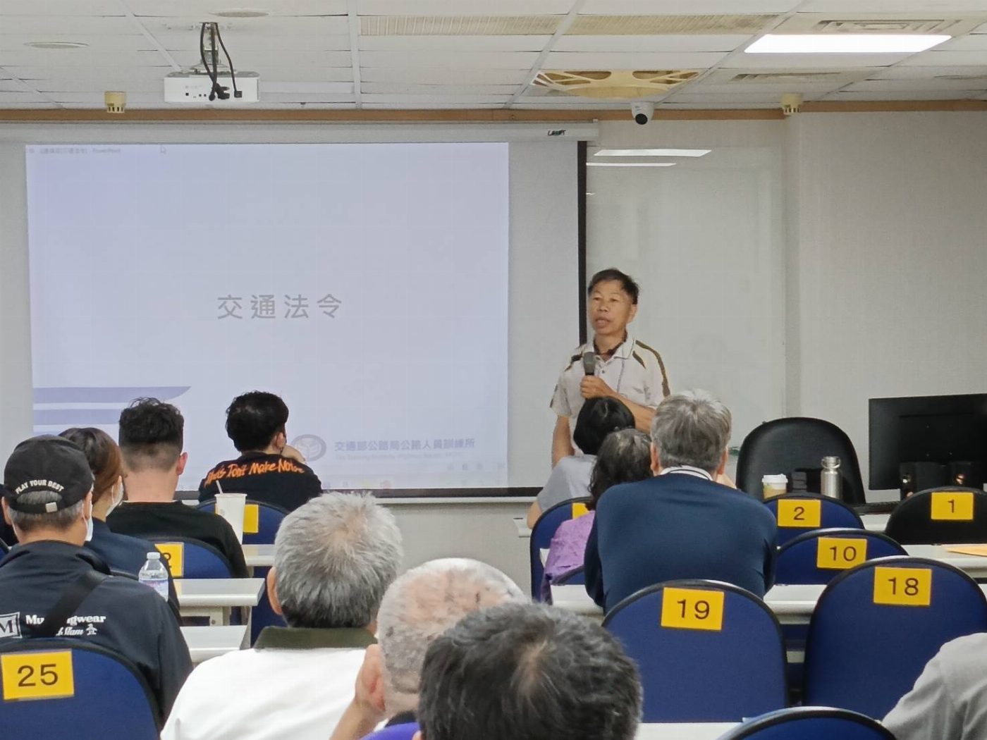 道路交通安全講習新制上路~~麻豆監理站首家委外機構開班上課了