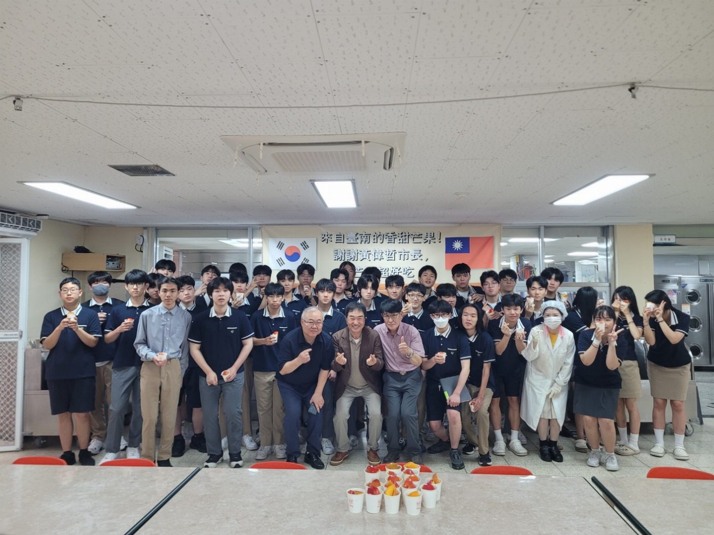 黃市長帶領芒果外交　韓國高中生熱愛臺南水果，感受幸福與溫暖