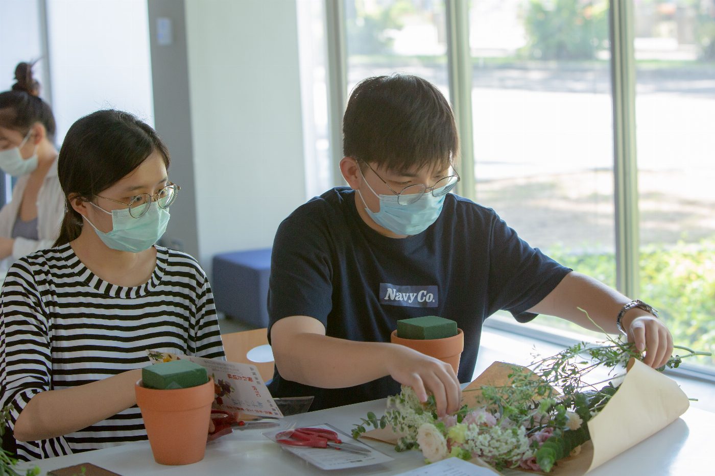 芬芳康乃馨 嘉藥師生校友齊賀母親節快樂