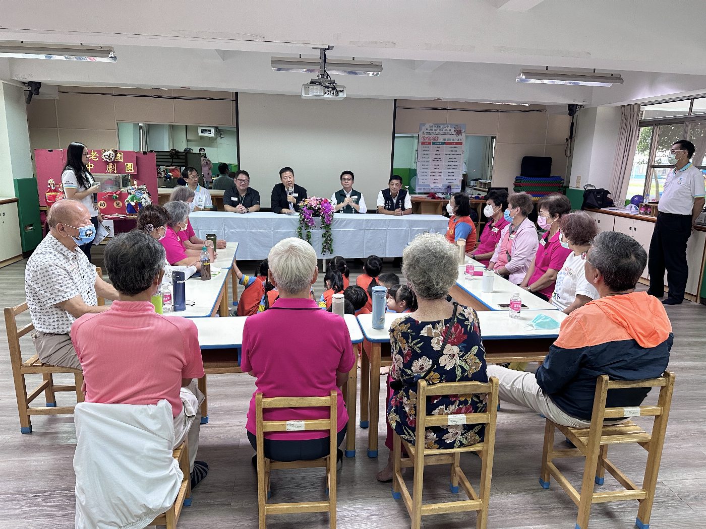 「幼老共園、世代接續、愛的傳承」   台南應用科技大學附設漢家幼兒園「幼老共園」一日體驗活動-阿公阿嬤是阮的同學
