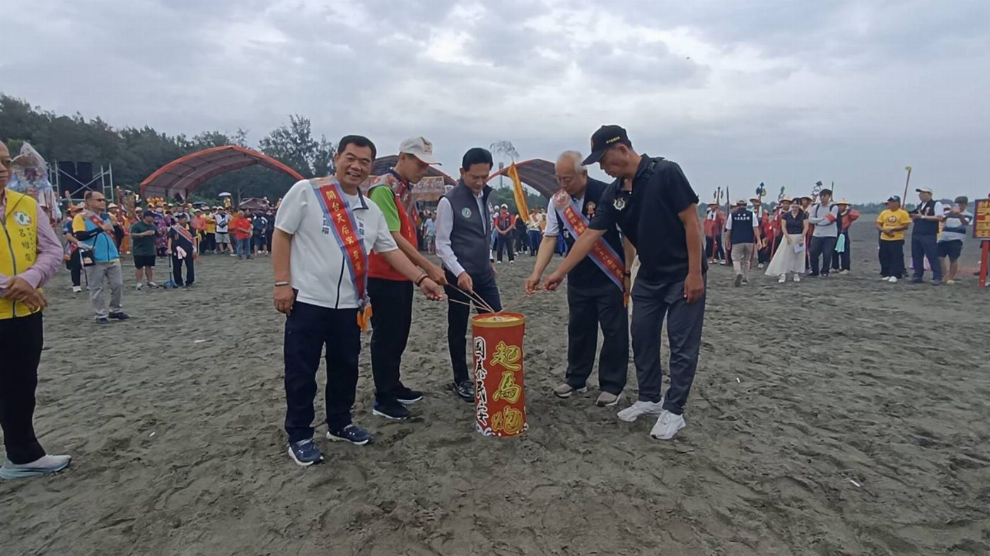安平開台天后宮4年一科的「上香山迎媽祖」湄洲晉香聖駕回鑾遶境大典，在安平漁光島舉行，隨後啟行遶境