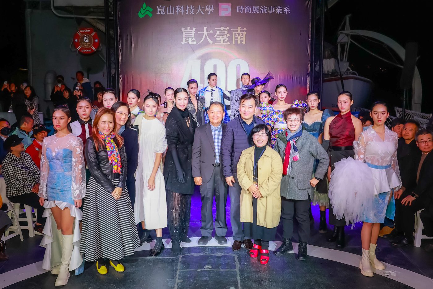 崑山科大時尚系登德陽艦演出「軍艦甲板時尚秀」 百萬海上煙火點亮安平