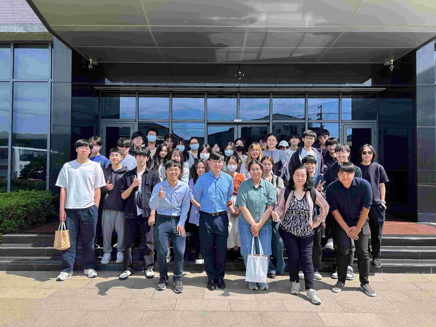 崑山科大空設系參訪在地建材產業 強化應用與整合實務經驗