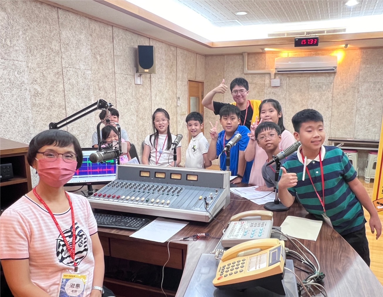 俊逸廣播營培育未來聲音人才 學童創作Podcast「媒事來哈啦」