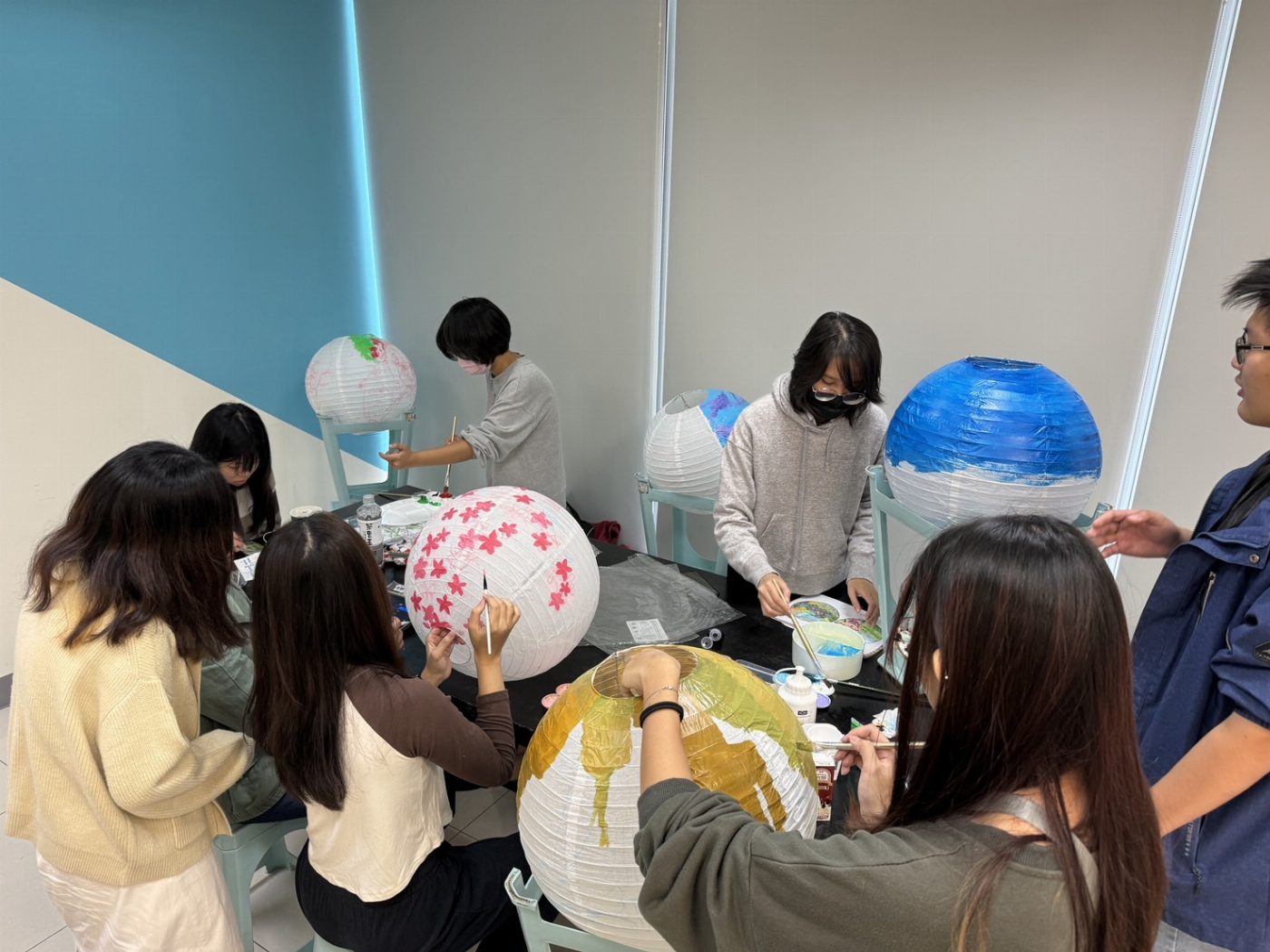 南臺科大USR計畫學生繪製左鎮特色圖像 妝點百年首次堊地燈會