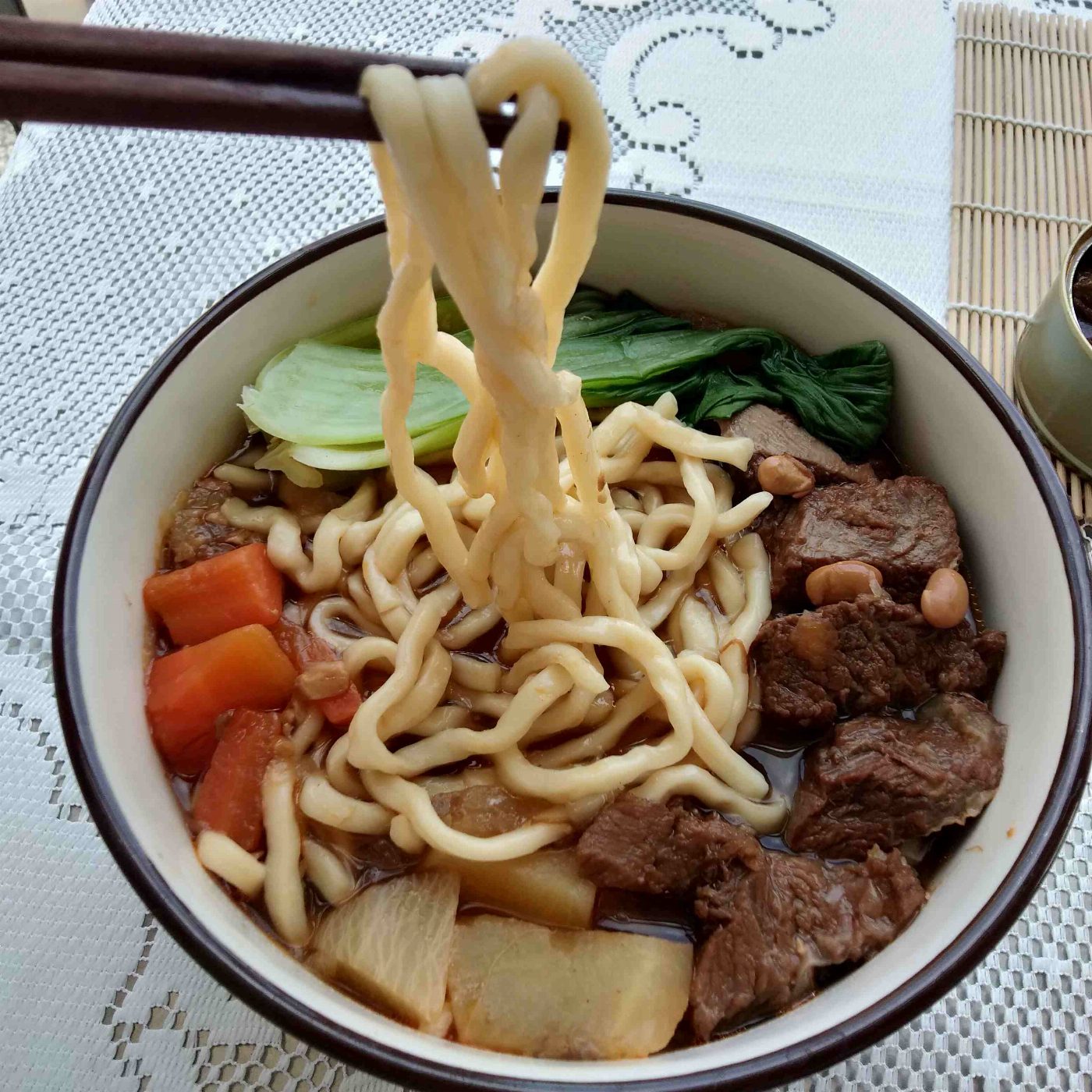 畜試所技術輔導鈜景公司推出國產牛肉罐頭，復刻經典紅燒口味