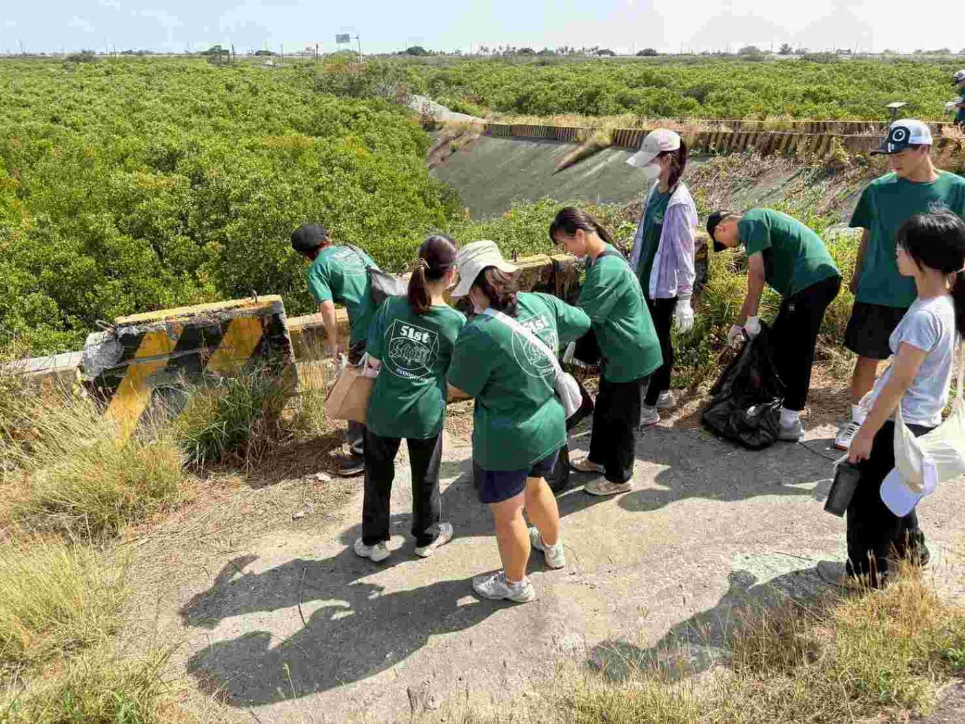 北門高中童軍團響應0422世界地球日舉辦學甲濕地淨灘環境教育活動