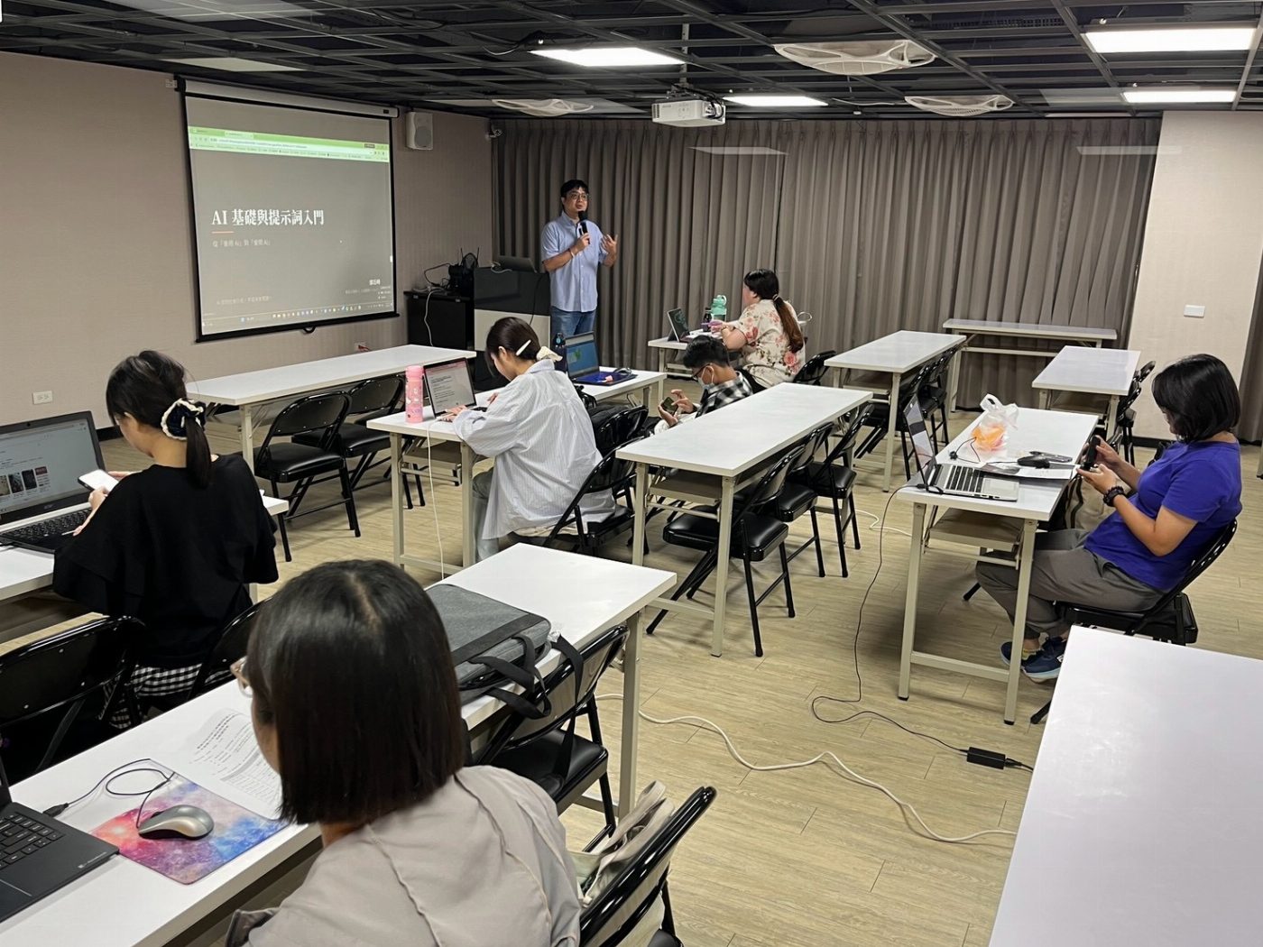「青少年職能體驗工作坊」掌握數位趨勢　導入AI工具打造視覺行銷力