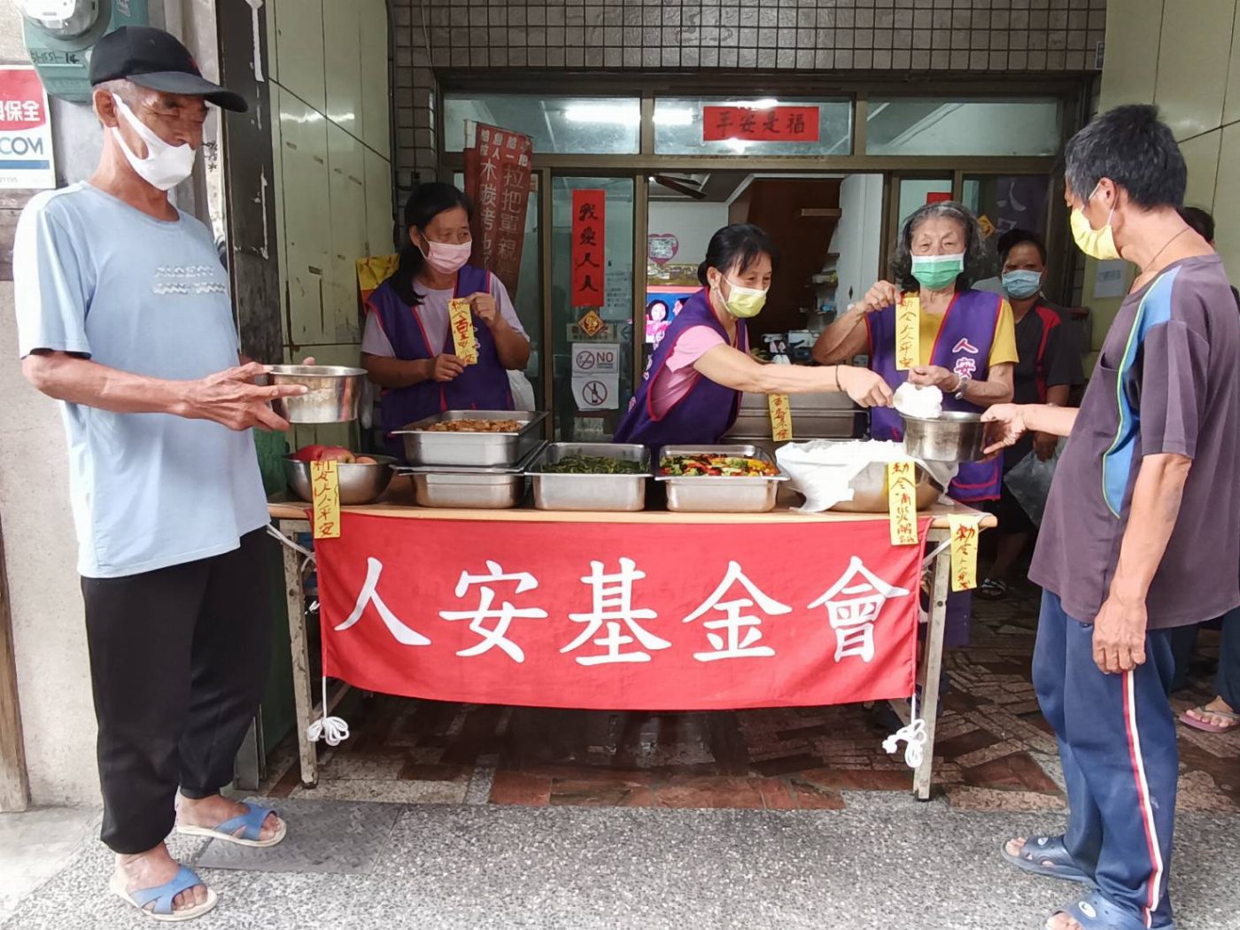 人安善化站推出趣味「符氣大餐」 祝寒士平安健康