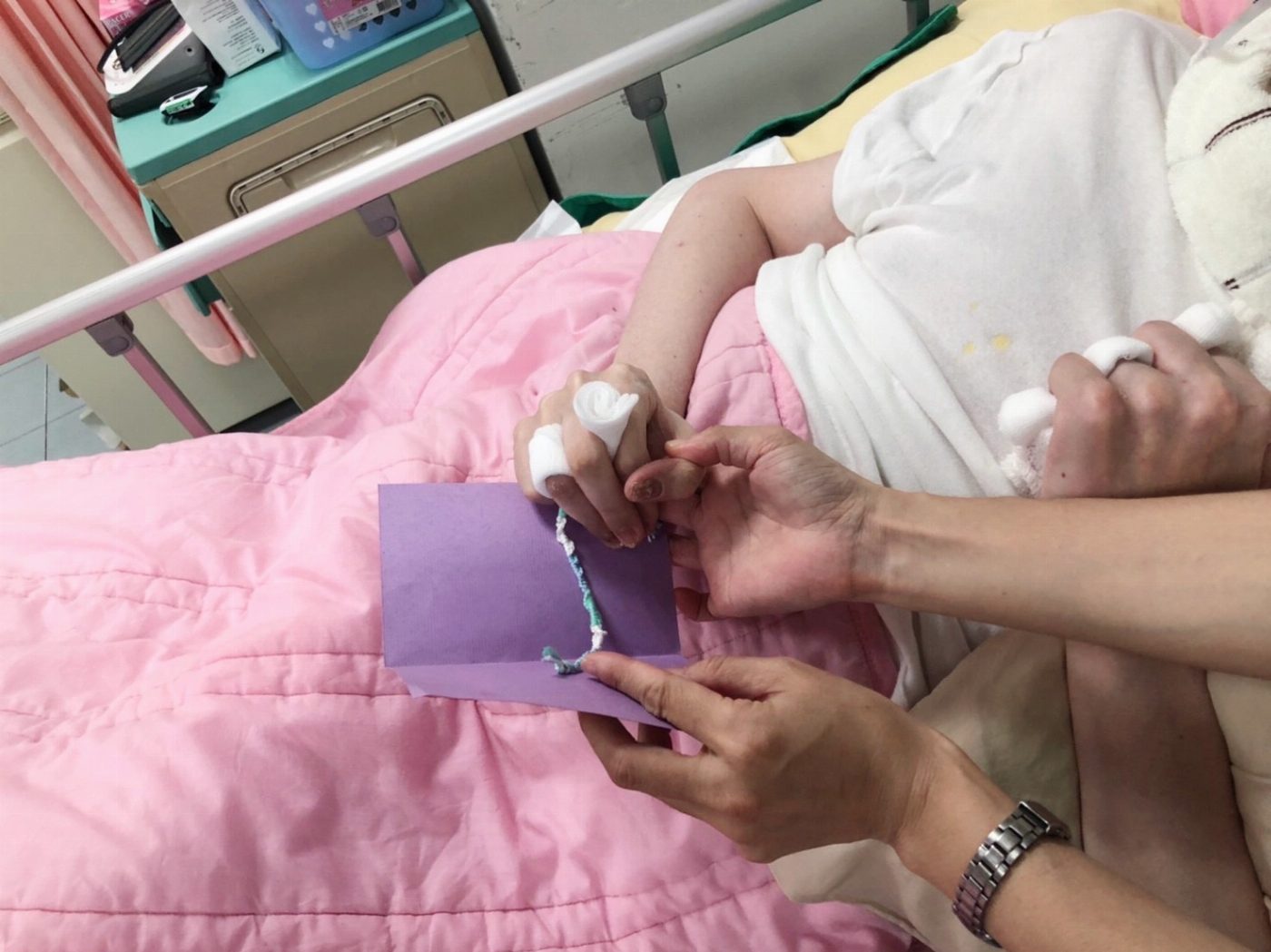 父愛如山 20年守護愛兒病榻前