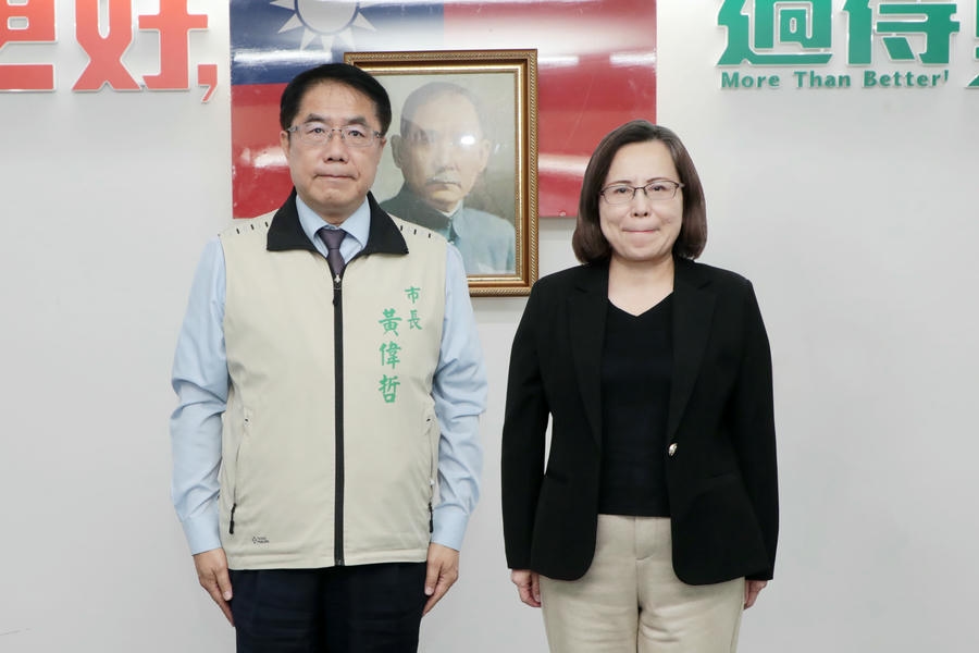 經發局新任局長張婷媛宣誓就職
