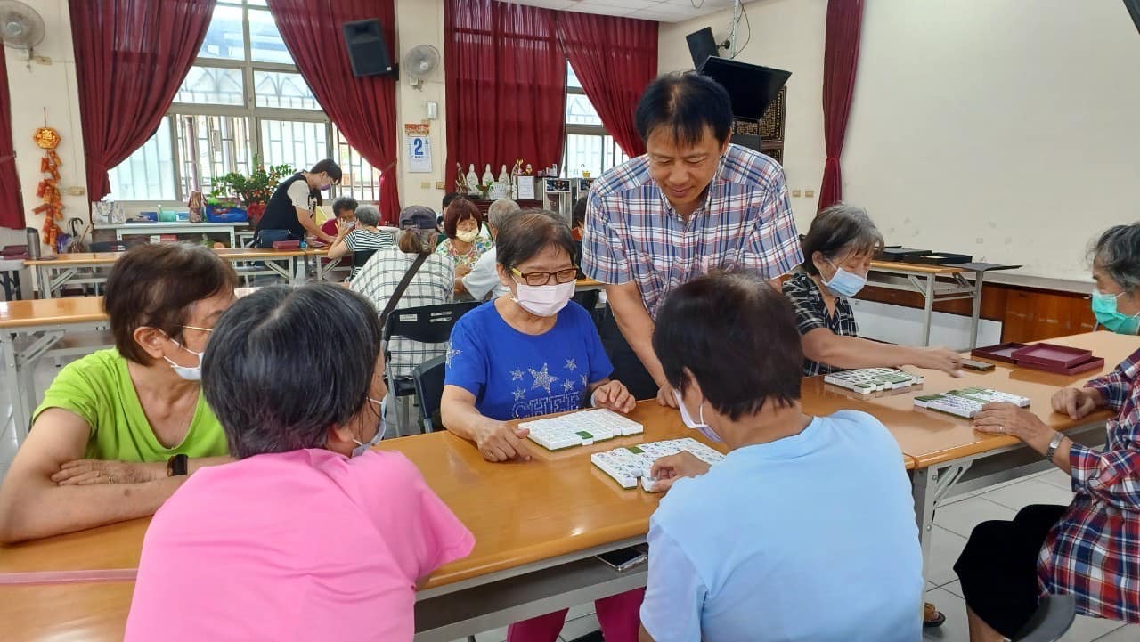 崑山科大樂活學程開發創意麻將推推樂 銀髮族化身「賭神」邊玩邊動腦