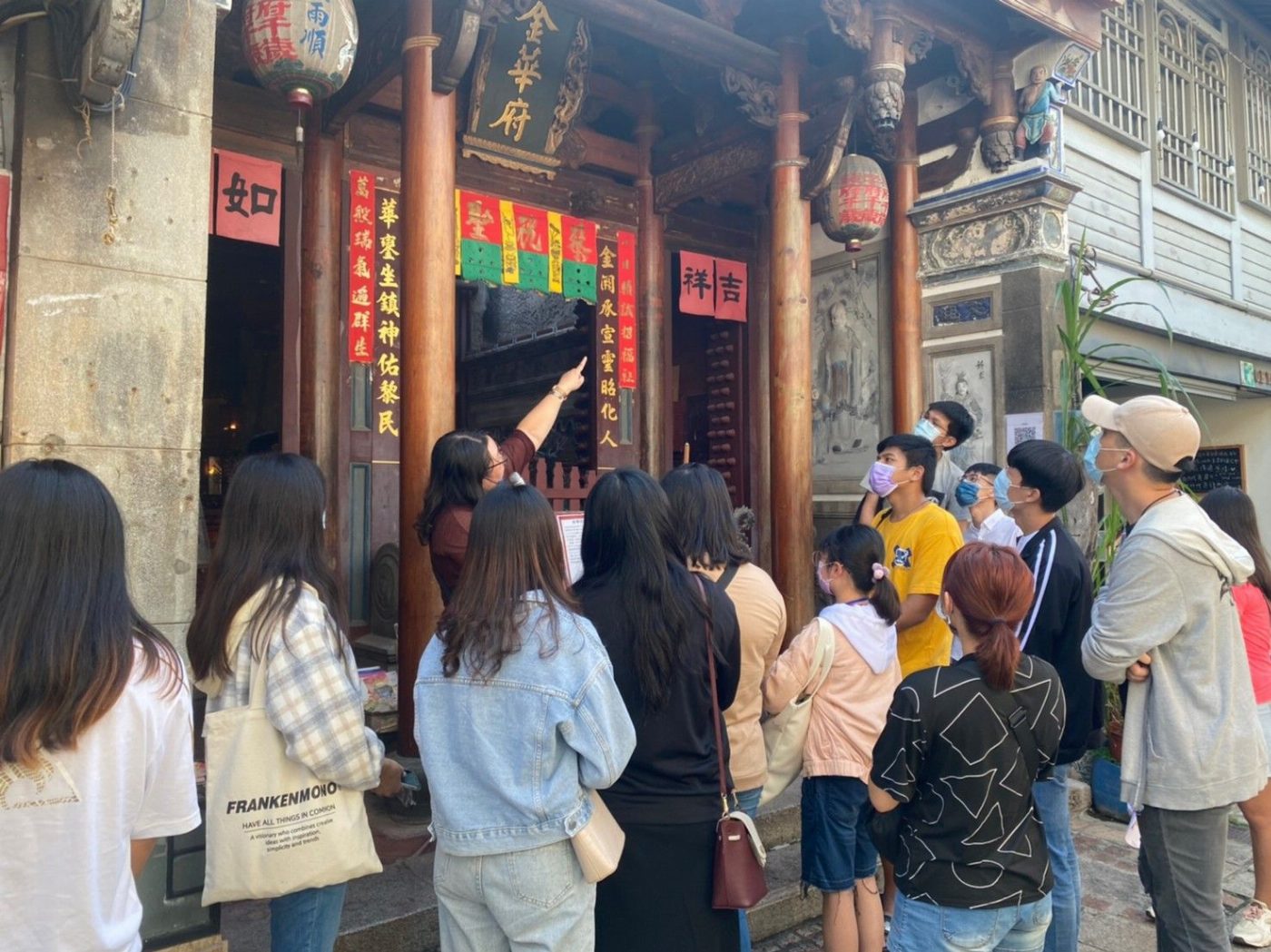 南臺科大文化底蘊USR團隊攜手台南市文化協會   以燈籠是神農街的路燈為主題 籌辦虎年花燈展