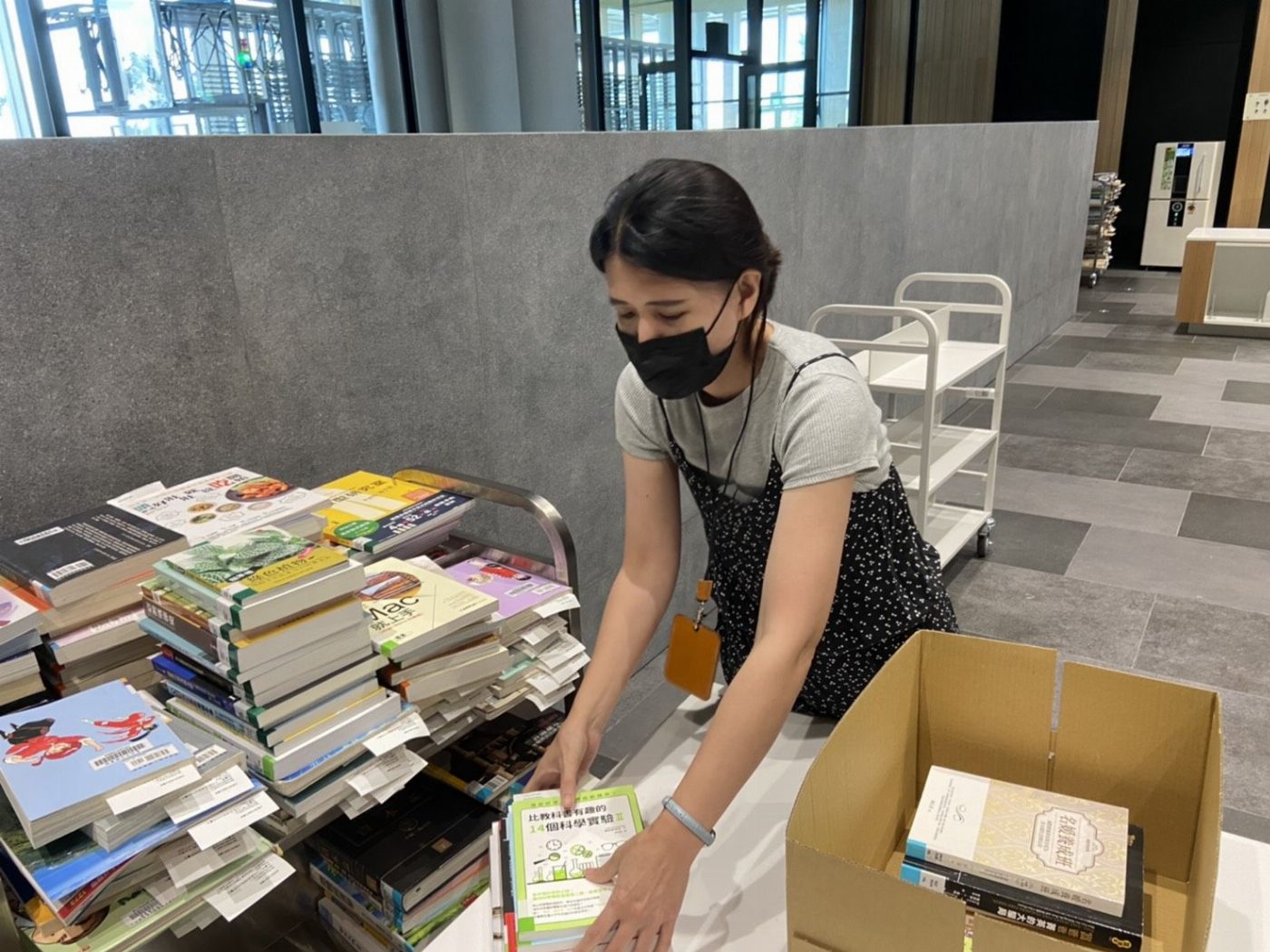 臺南市立圖書館推出書香宅急便 防疫閱讀不中斷