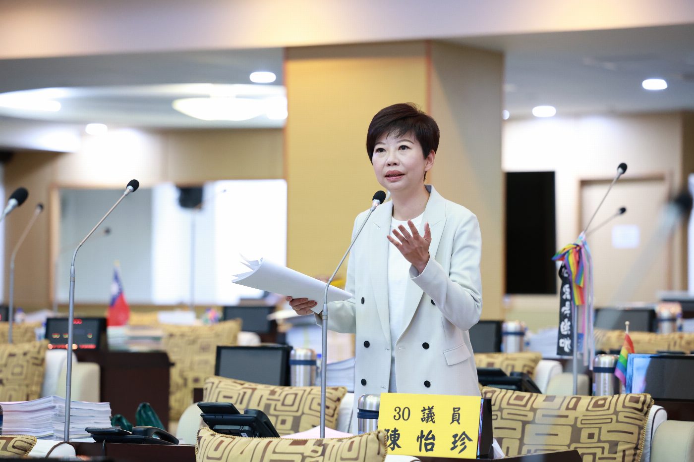 陳怡珍總質詢要求建立「台南在地食材保障機制」補強一卡通設備  　推動「地籍＋稅籍異動即時通」一站式服務  盤點「一里一活動中心」