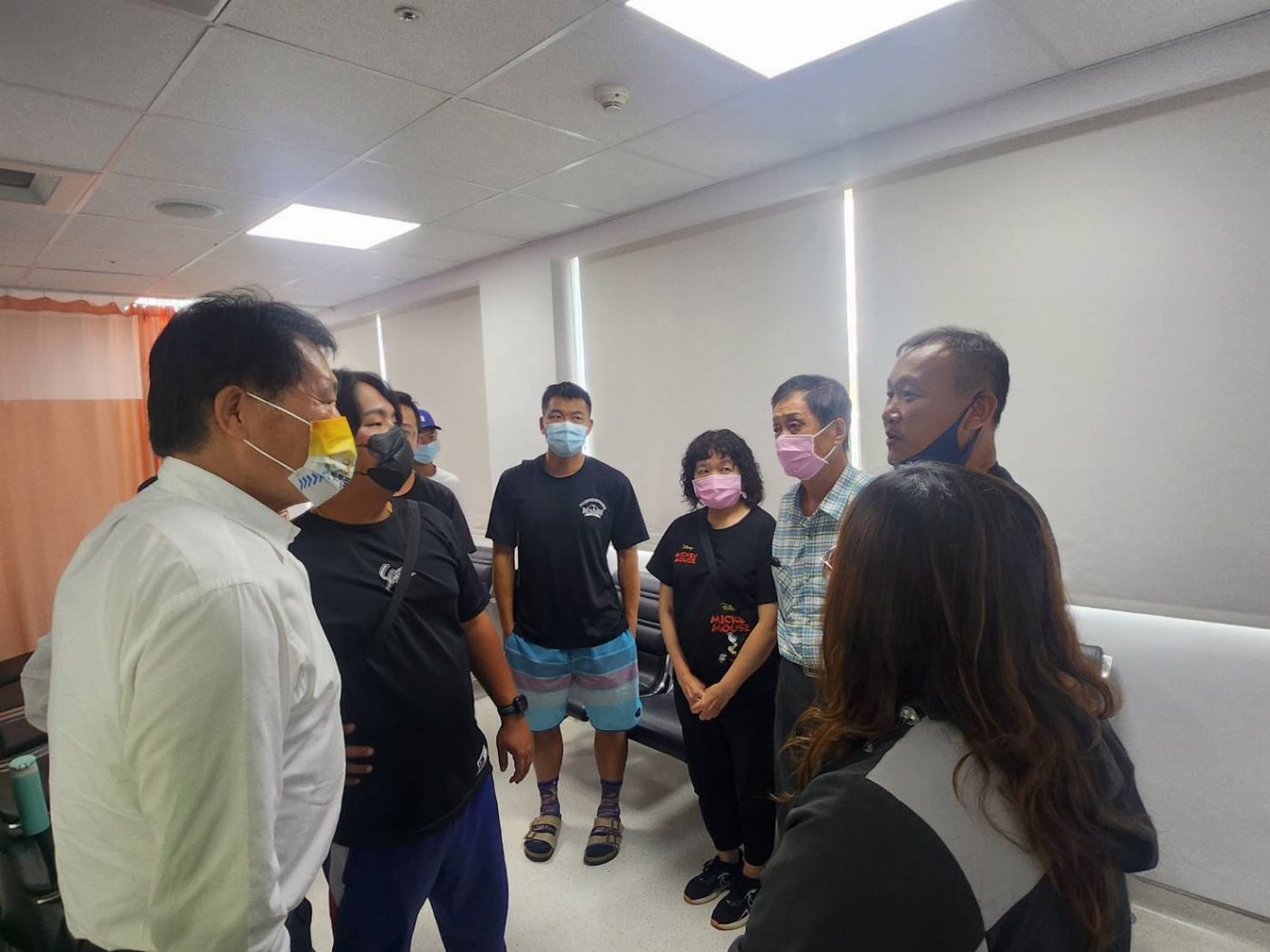 黃偉哲市長慰問嘉義縣民和國中棒球隊移地訓練而車禍受傷教練及選手
