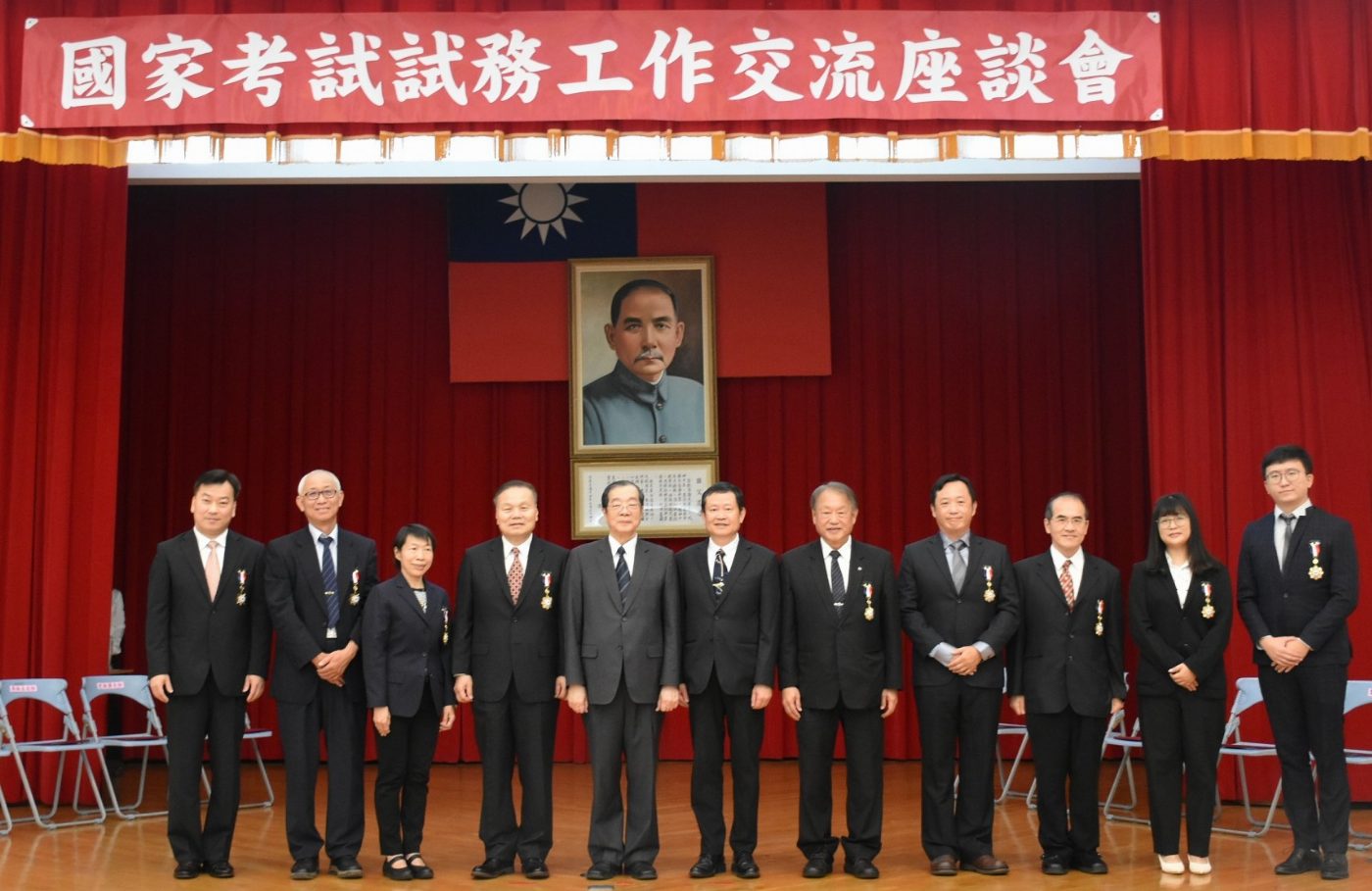 崑山科大辦理國家試務10逾年 李天祥校長致力督導獲頒三等獎章