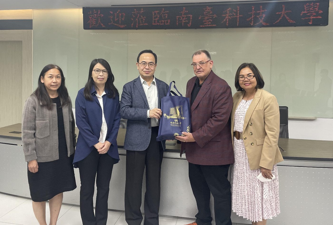 南臺科技大學餐旅管理系與休閒管理系選送學生前往澳洲職業證照培訓課程