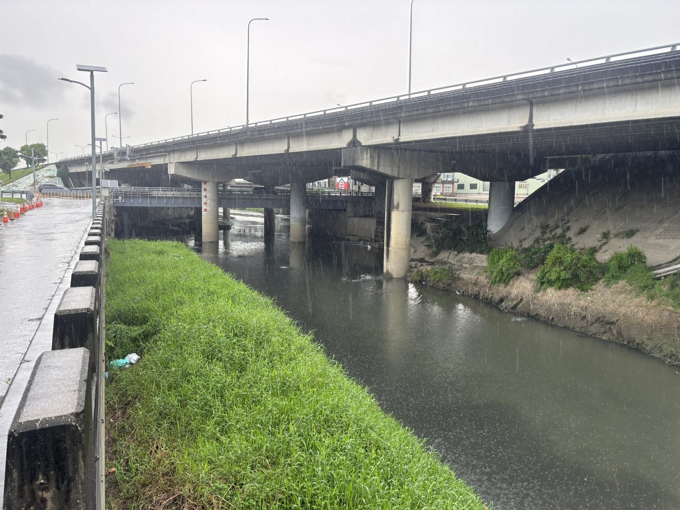 因應紅霞颱風來襲 三爺溪瓶頸段河道清淤 提高通洪能力