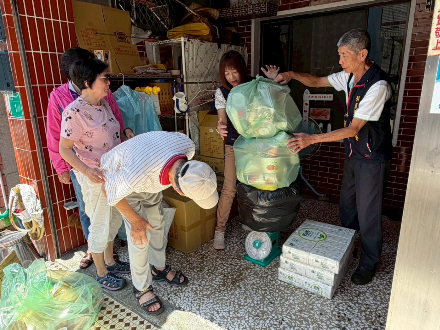雨後清除積水容器 降低病媒蚊孳生風險