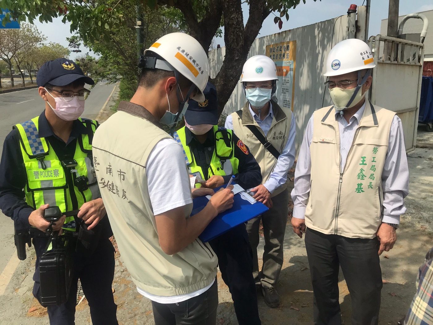 臺南市府勞工局局長率隊至轄區工地針對高架作業酒測