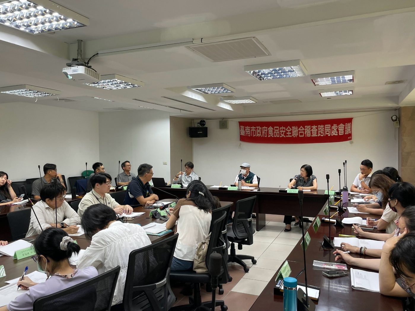 源頭到餐桌全方位把關：南市跨局處召開食安會報，強化危機應變機制
