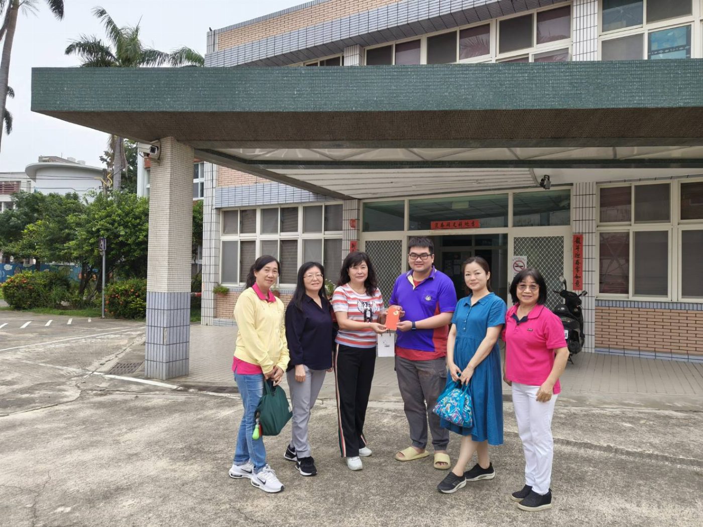 愛心100元不嫌多、1元不嫌少  台南應用科技大學樂齡大學慶祝60周年校慶  校慶義賣籌善款助仁愛之家育幼所
