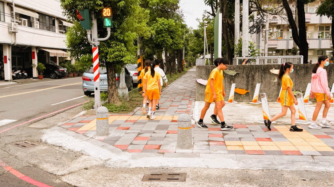 善化區大成國小通學步道安全升級 彩牆吸睛打造友善通學環境