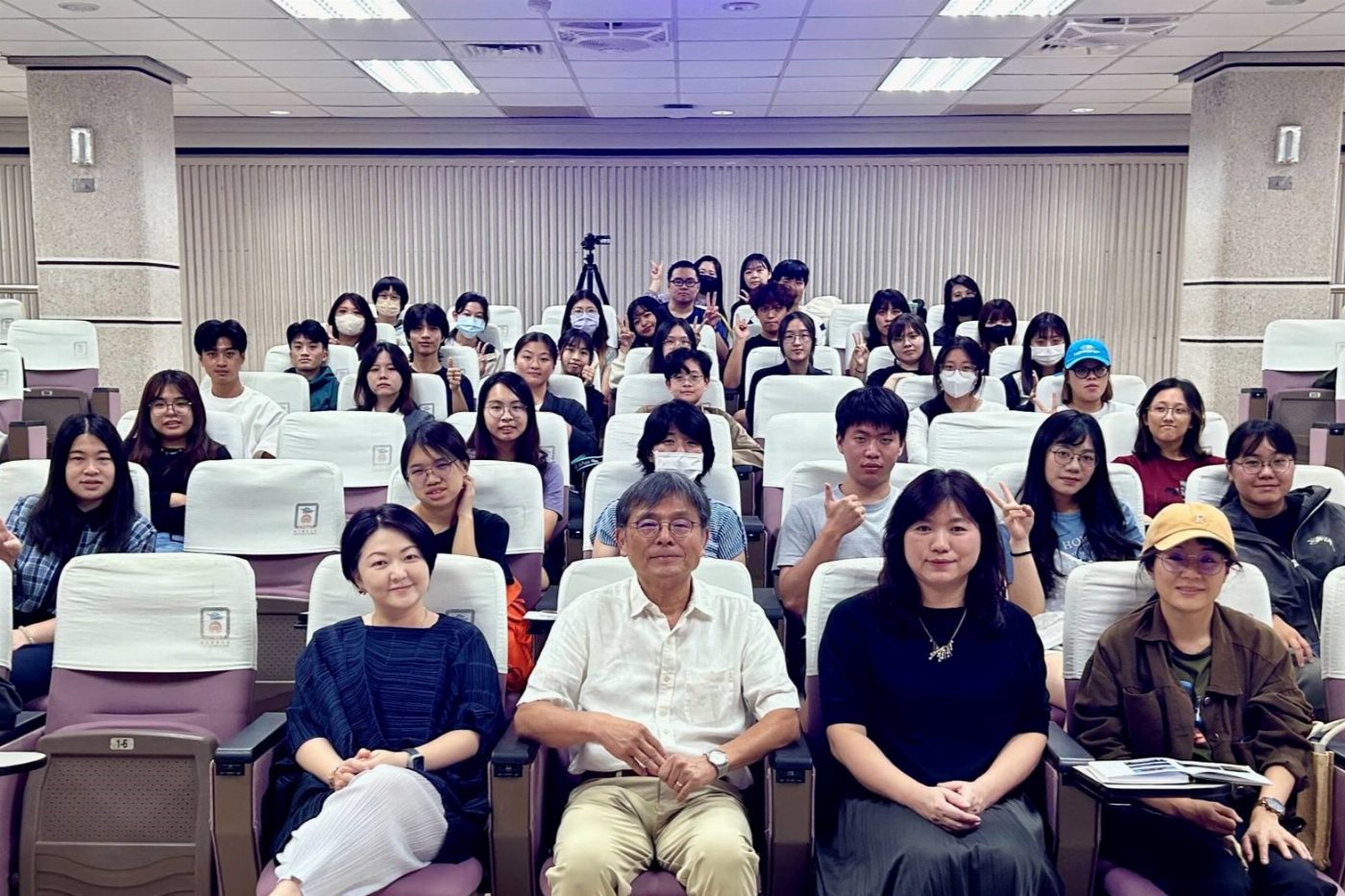 攝影家游本寬蒞南大 解析感性照像的數位色彩