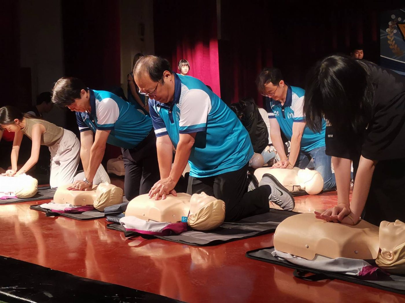 彰顯醫護特色 中華醫事科大新生訓練CPR+AED大考驗 並舉行校園烤肉 新聲代歌唱賽 歡喜迎接新鮮人