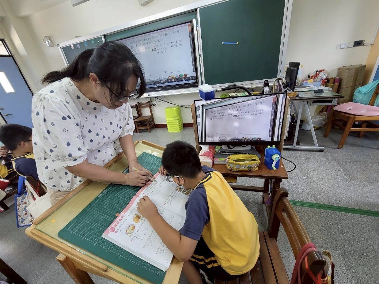 輔具到位 學習無礙　臺南市落實合理調整支持視障學生融入課堂