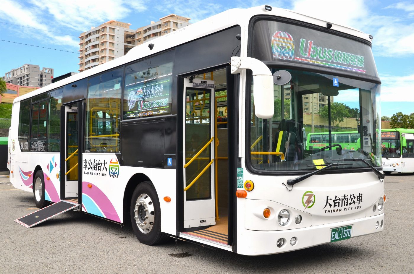 台南再添新電動公車 將分批上線讓民眾搶先體驗