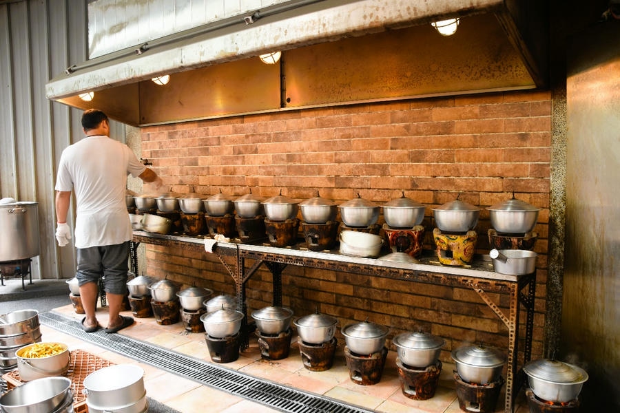 砂鍋鴨、肉米蝦，「阿美飯店」招牌菜愈久愈飄香