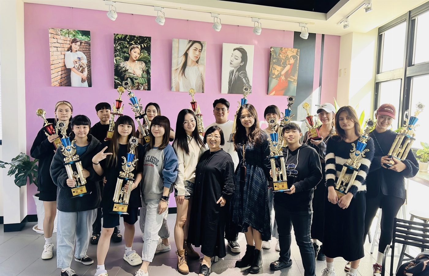 崑山科大時尚系國際美業競賽成績亮眼 2賽事奪大學組總冠軍、28獎項