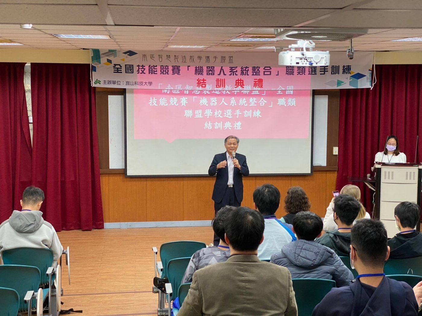 崑山科大機器人系培訓「機器人系統整合」職類選手 提升競賽實戰力