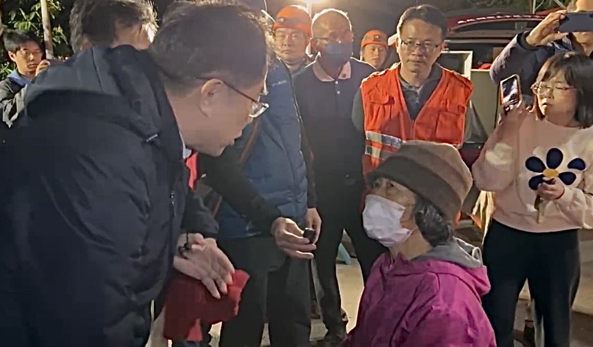 地震導致楠西區房屋坍塌 黃偉哲震後第一時間趕赴災區慰問災民